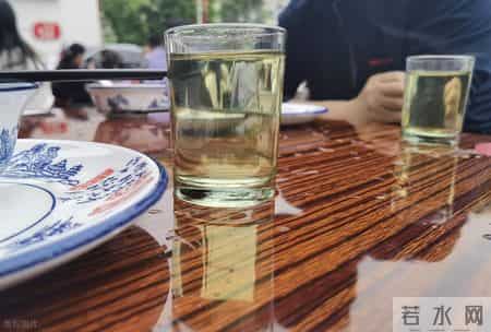 医生研究发现-每日饮酒的糖尿病人，多数临近64岁或有7种异样