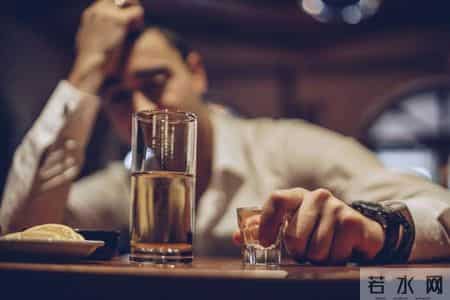 医生指出：每天都喝酒的人，大多到了61岁后，身体或有6种痛苦