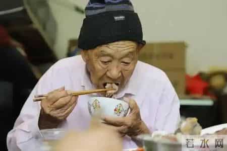 医生调查发现：癌症患者过了75岁，基本都有这4现状，坦然接受