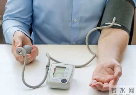 小寒过后，医生提醒高血压患者：宁可天天玩手机，也别忽视这5点