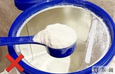 冲奶粉4大误区，90%家长都踩过！错一步伤孩子肠胃