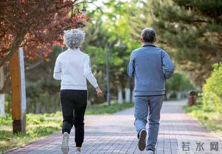 上海一女子肩膀疼以为是肩周炎，1周后离世，医生怒斥：太无知