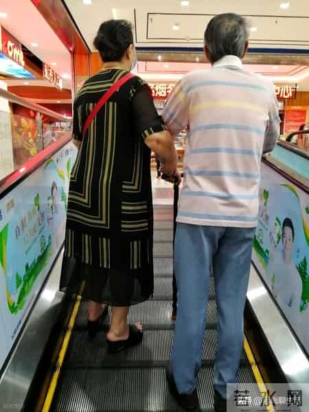 人到老年，有钱没钱，一看便知：没钱的老人，大多有这3个穷习惯