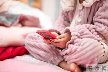 调查发现：每次睡前玩手机的人，不出几个月，睡眠或有5变化