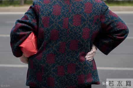 65岁姑妈突然病逝，我才发现：多数女人没有真正的“养老生活”