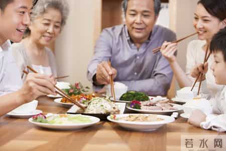 吃饭8分饱被推翻了？医生调查：过了52岁，吃饭尽量要做到这5点