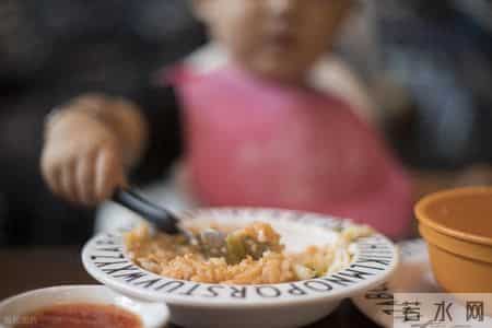 生育真相：有钱人“疯狂生”，中产不敢生，底层使劲生