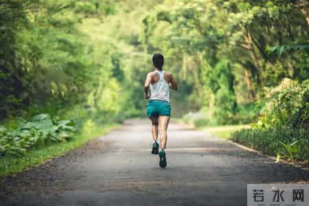 54岁阿姨每天坚持散步，1年后心衰去世，医生无奈：3个习惯不该有