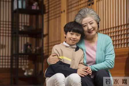 隔辈亲别变成 隔辈仇！老年带孙 3 个底线，既享天伦，又不惹子女嫌