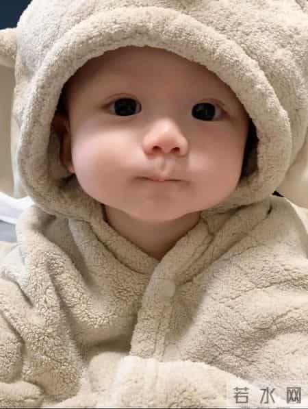 头胎爸妈必看：宝宝第一年带娃禁忌，每月都有重点。