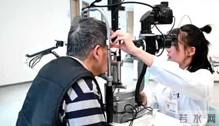 为什么眼睛越来越模糊？你以为是老了，提醒：或是3种疾病的前兆