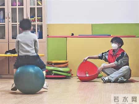 东北农业大学青年志愿者8年守护 助力孤独症儿童康复 让“小刺头”学会分享