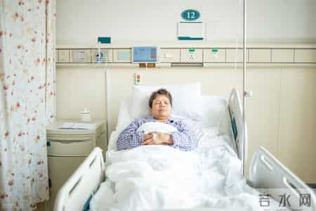 男子因冠心病不幸走了! 提醒-天冷宁愿在家打牌，也别干这些事!