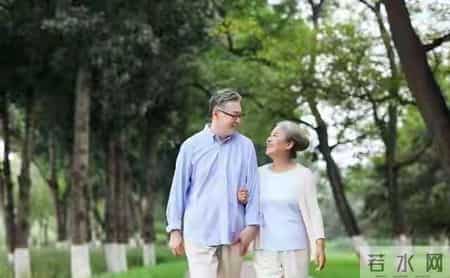 “新型养老”火了！不靠保姆不进养老院，子女终于不用愁