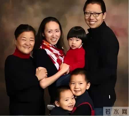 又一个邓文迪！27岁博士毕业，4年生3娃，能替“世界首富”花钱