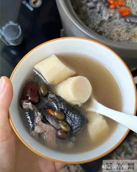 老得慢的女人，大多都喜欢吃它，自带“黄体酮”，年过60还显年轻