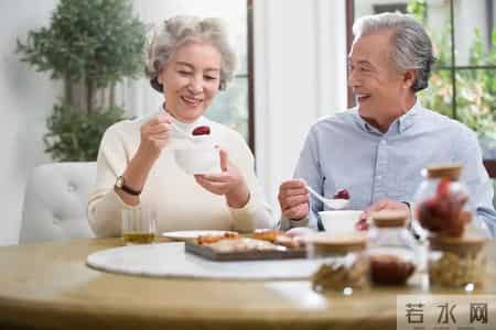 胃病往往是“养”出来的？提醒：胃不好的人，这3习惯要尽快改掉