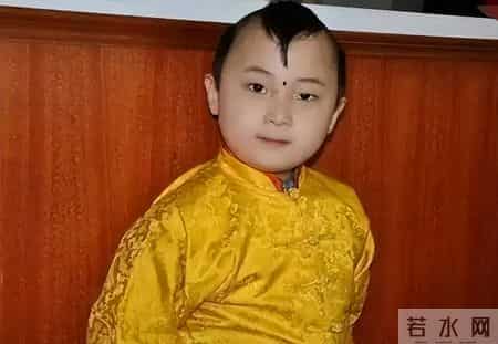 6岁上春晚年入百万，被父母“吸干血”的邓鸣贺，去世前年仅八岁