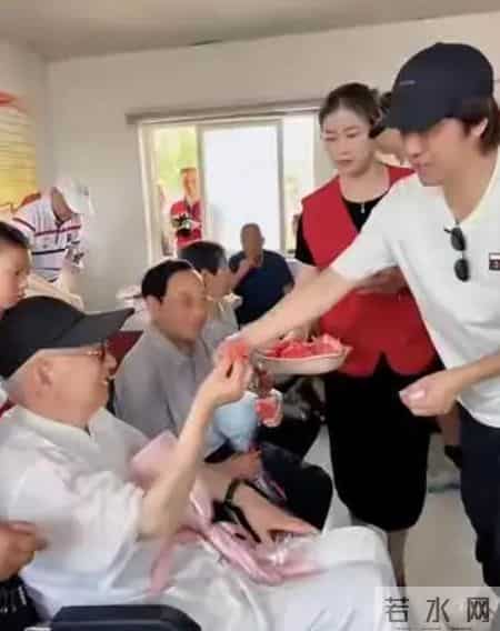 身价过亿到拍卖豪宅，被迫“住”养老院的解晓东，57岁混成这样？