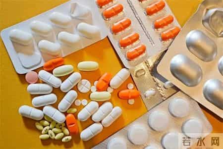 65岁大爷血压骤降昏迷，医生：苯磺酸氨氯地平不可和这5种药搭配