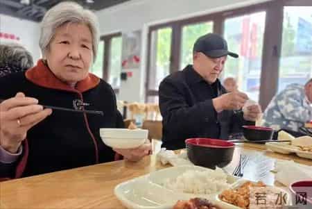 糖尿病最该戒掉的4种食物！经常吃会慢慢“拖垮血糖”，别不听劝