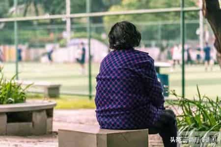 帮儿女带娃后才明白：最愚蠢的教育，就是不敢和孩子硬碰硬