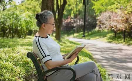 晚年的底气，除了存钱和房子，还得有这四样东西