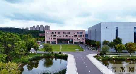 人均工资32万的公司要不要了解下？和你的工资相差多少？