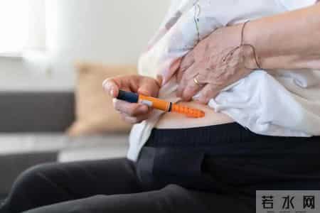 医生调查发现-糖尿病人过了60岁，基本都有这4现状，要坦然接受