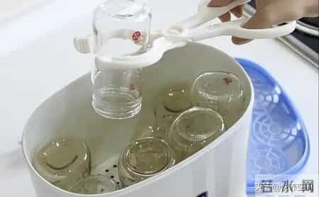 冲奶粉4大误区，90%家长都踩过！错一步伤孩子肠胃