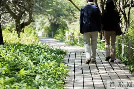 老了只剩自己别怕！守住这5条底线，独居生活照样过成诗和远方