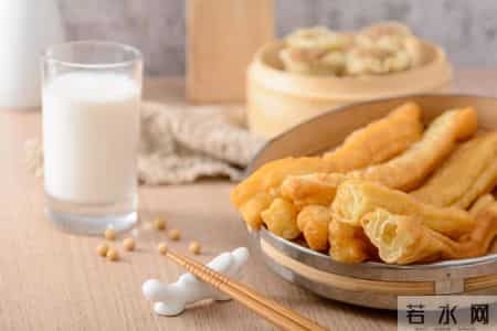 油条再次被关注！调查发现：糖尿病患者吃油条时，要多注意这3点