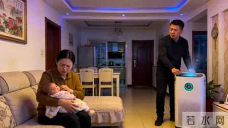 产后55天在家被家暴 菜刀威胁全程监控 警方妇联已行动