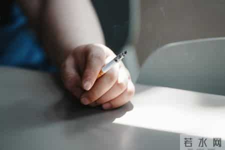 吸烟又火了？医生发现：血压高吸烟时，多留意4点，有益健康