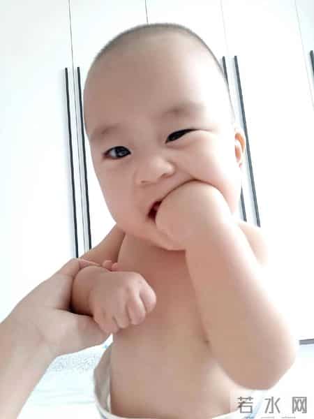 娃出牙期哭到崩溃？低烧流口水、乱啃咬！这套急救法让你连夜躺平