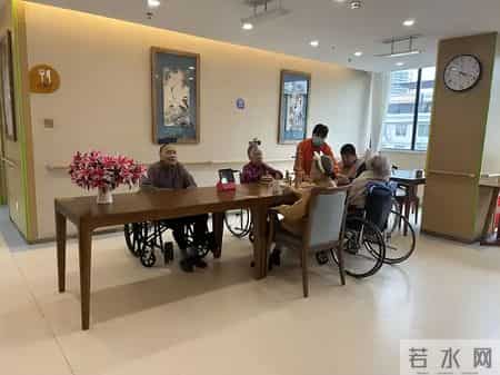 公共浴室变晾晒间？养老机构硬件过剩，背后的需求错配