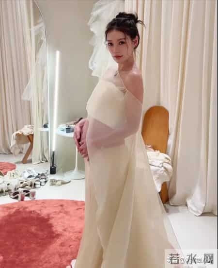 马筱梅孕期三大争议：孕 8 月肚小 睡到下午 1 顿 10 菜，摆拍痕迹太明显