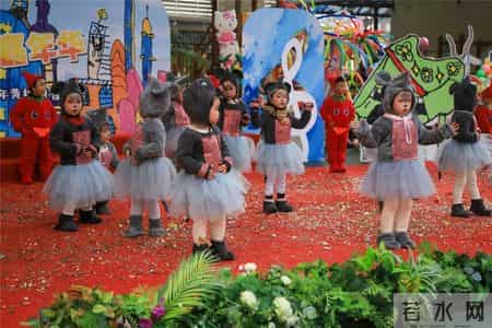 花车巡游、全员变装，云师幼儿园这场沉浸式音乐会太会玩了