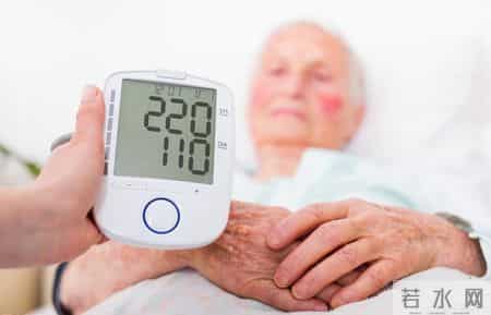 小寒过后，医生建议高血压患者：宁可天天玩手机，也别不注意6点