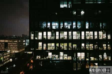 头条爆文：那个从来不着急的同事，昨天提了离职，理由我看哭了