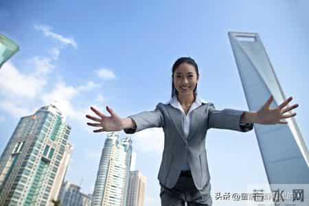 月薪六千抢破头，硕士海归蹲基层，城市筛人比筛简历还狠