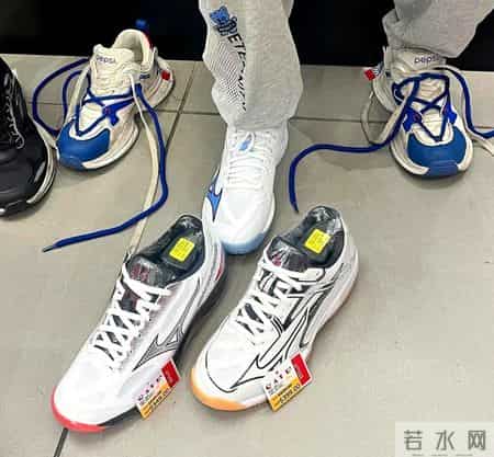 孩子说要吃糖，你说“先吃饭才给”，这是在教孩子向世界妥协