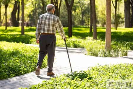 医生告诫：最能加重脑梗的行为，不是熬夜！而是频繁的去做这3事