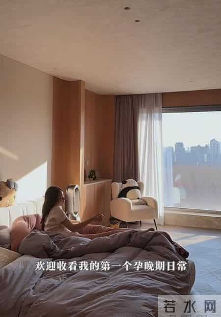 马筱梅晒婴儿房布置好温馨！朋友送迪奥宝宝服价格贵，儿子没跑了