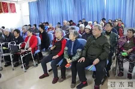 退休干群间的无形藩篱：活动场域中的“分流”现象观察