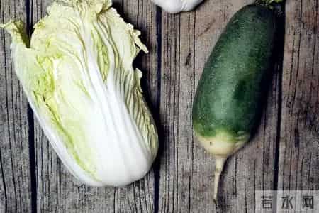 冬季要“养骨”，少吃白菜萝卜，多吃这4样，腿脚有劲精力旺