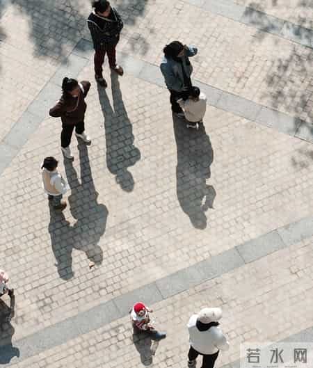 养娃的难处，赚钱和陪娃，真的没法两头顾。