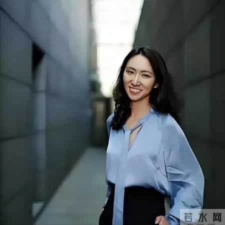 又一个邓文迪！27岁博士毕业，4年生3娃，能替“世界首富”花钱