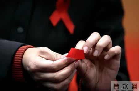 63岁老人腹泻发热，被确诊为艾滋病，经常跟女伴去跳广场舞