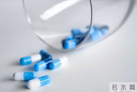 62岁老人家中突然晕倒，医生警示：坦索罗辛切勿与这5类药同服